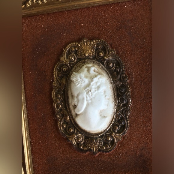 2 Vintage Gold Tone Ornate Frames Miniature, Cameo Angel Cherub Figure Victorian - Picture 7 of 7